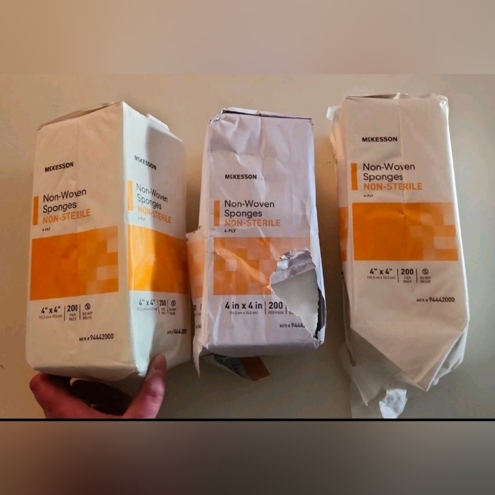 McKesson Non-Woven Sponges Non-Sterile 4-Ply (4" × 4") 200 Total - Picture 4 of 7